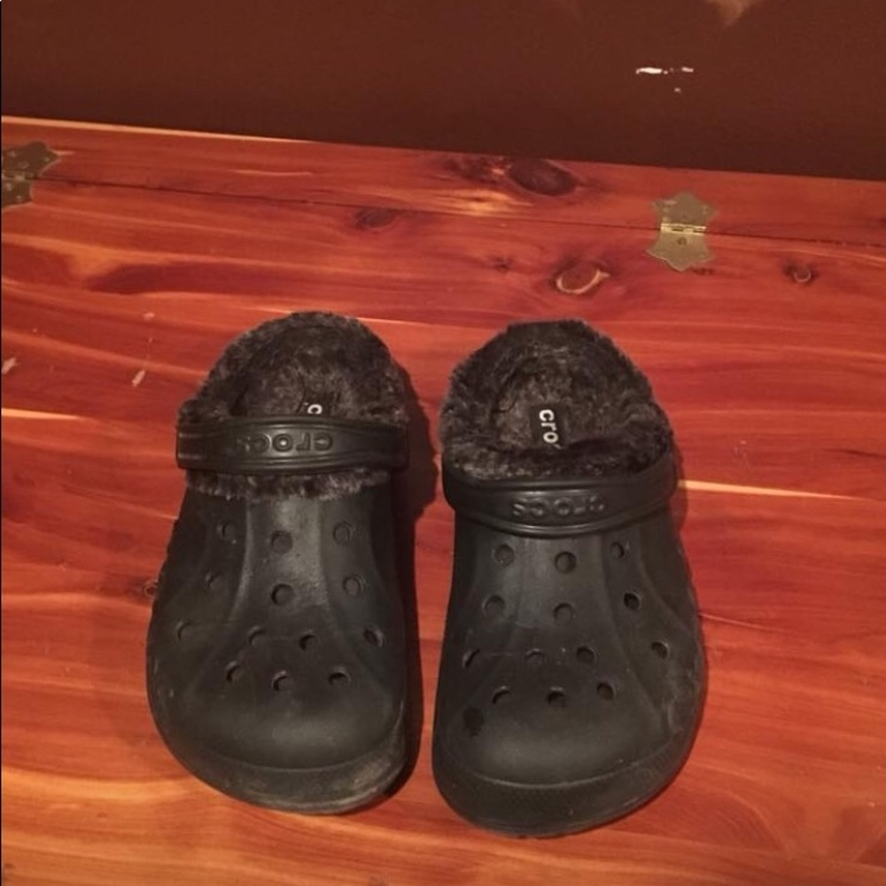 Fuzz Lined Crocs- Black